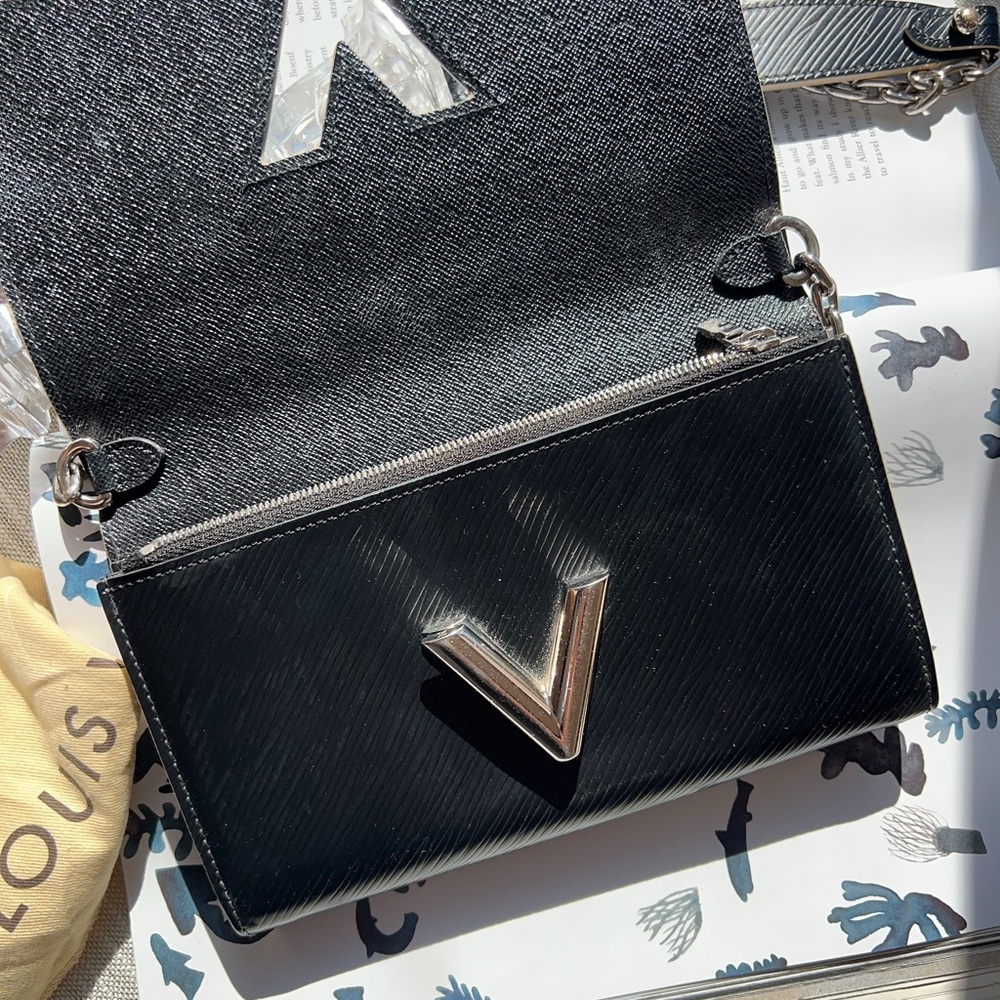 Louis Vuitton Twist Chain Wallet - Picture 5 of 8